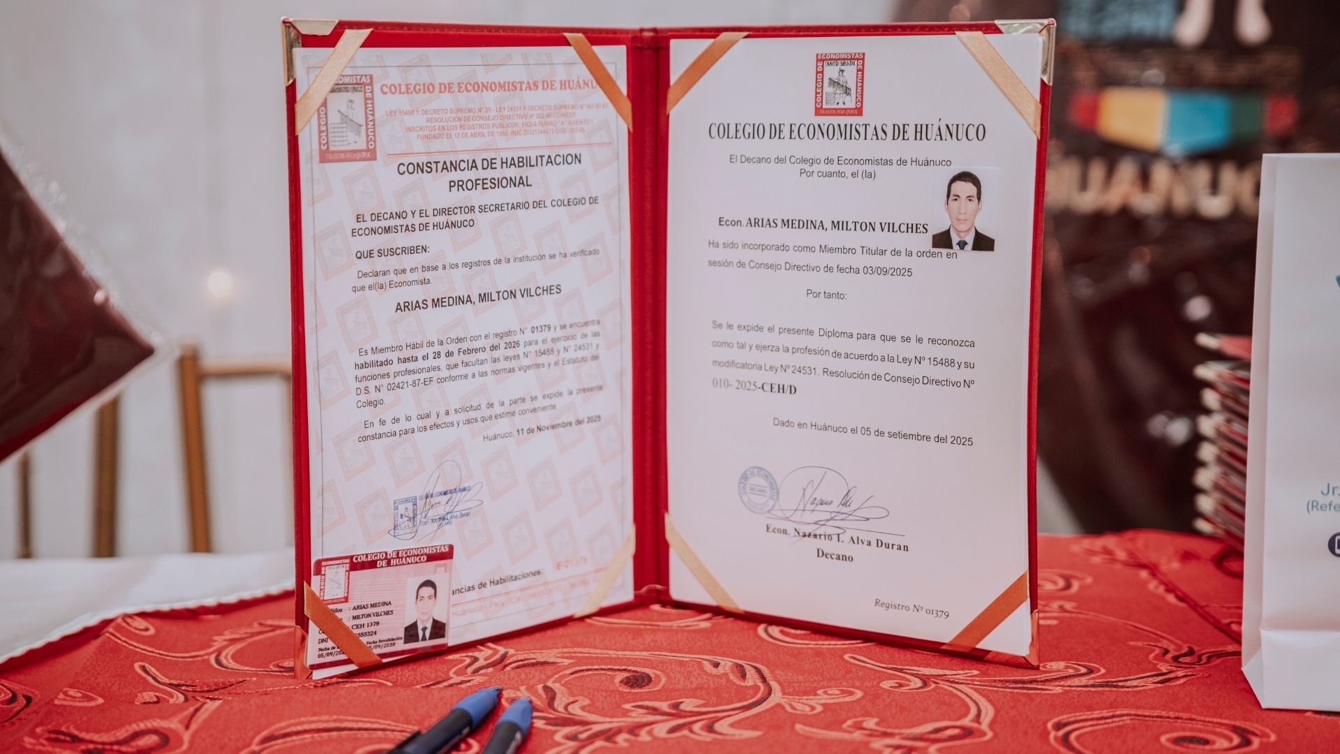 CEREMONIA DE COLEGIATURA: !11 ECONOMISTAS SE UNEN AL CEHCO