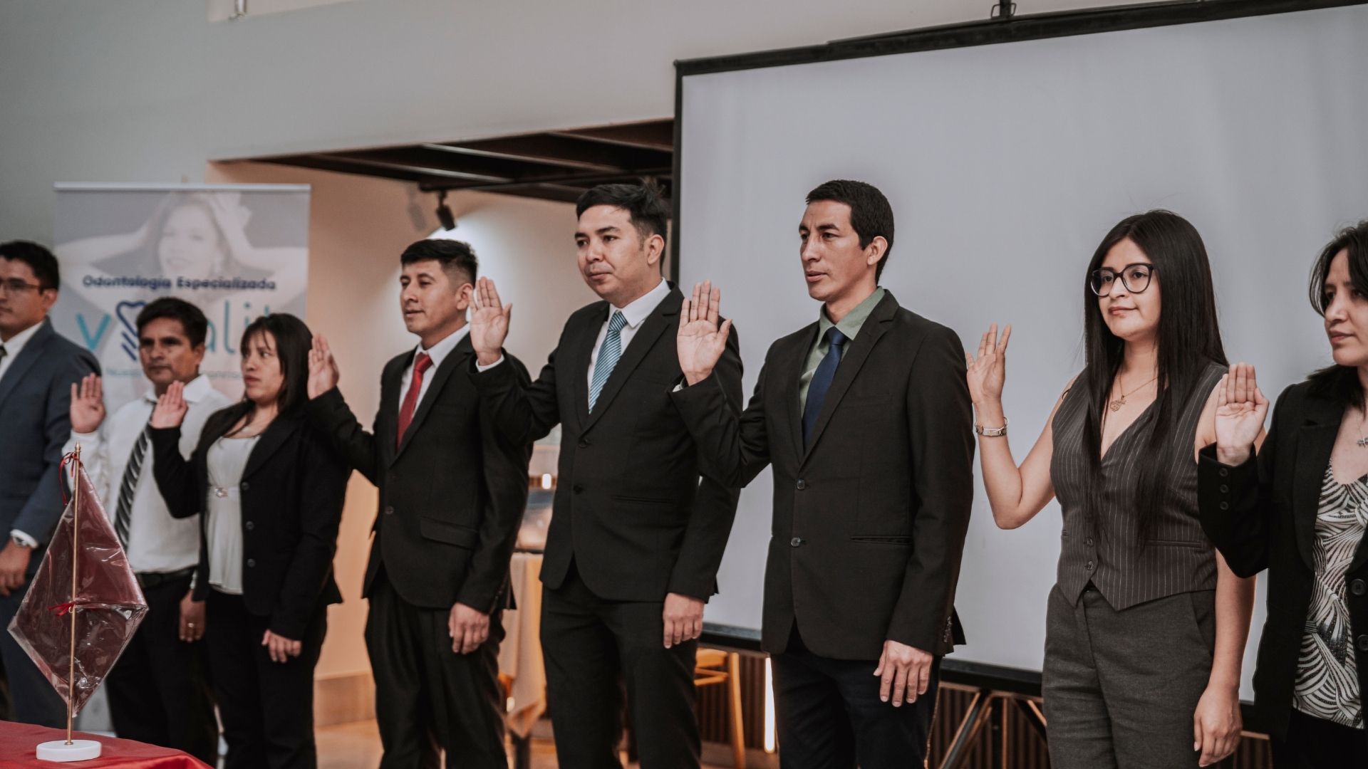 CEREMONIA DE COLEGIATURA: !11 ECONOMISTAS SE UNEN AL CEHCO