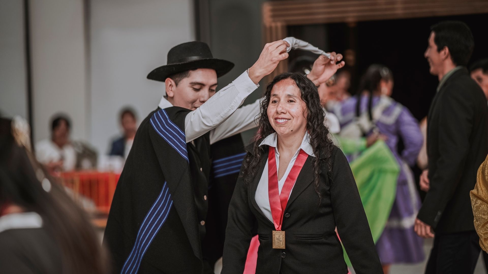 CEREMONIA DE COLEGIATURA: !11 ECONOMISTAS SE UNEN AL CEHCO