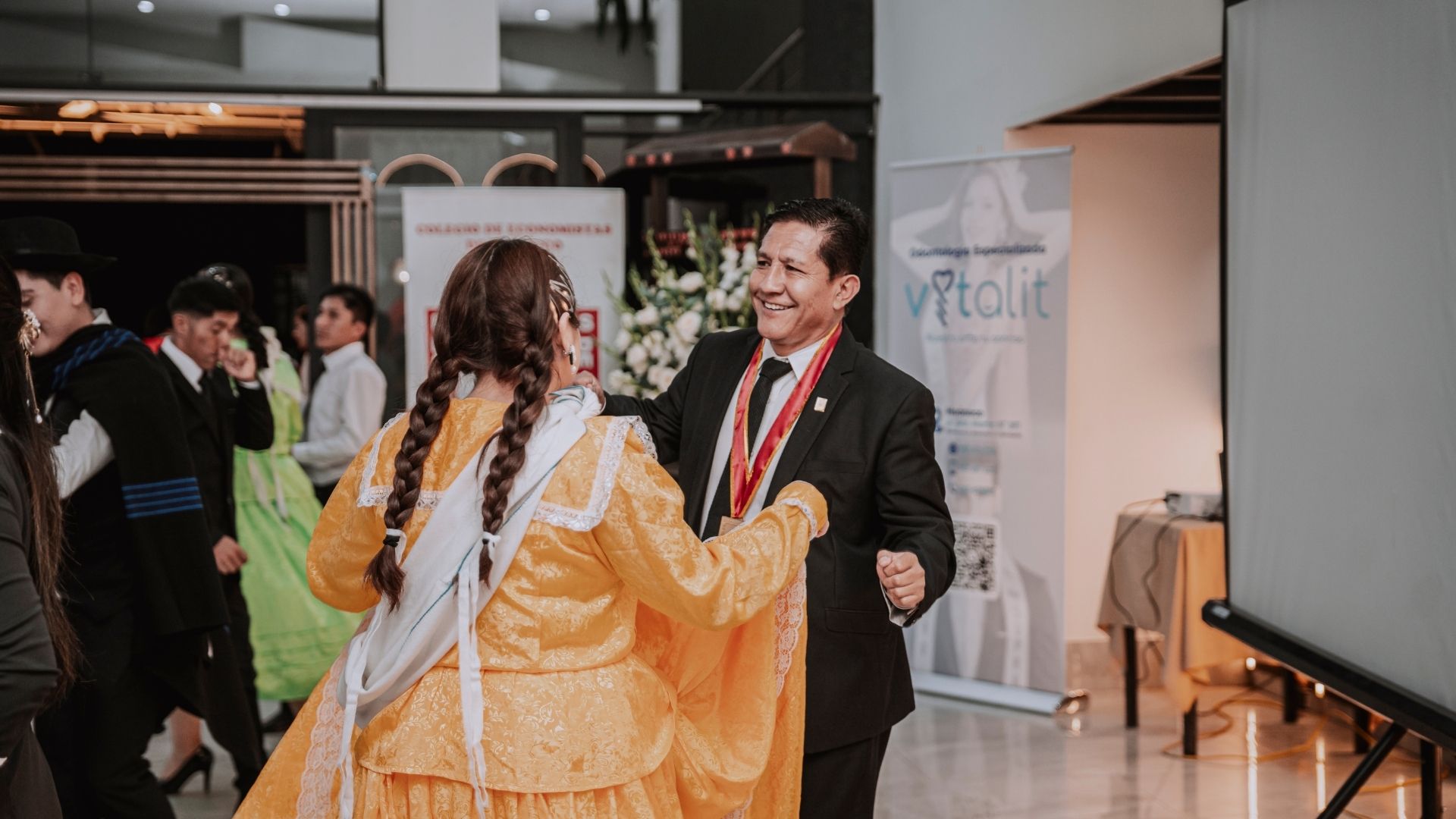 CEREMONIA DE COLEGIATURA: !11 ECONOMISTAS SE UNEN AL CEHCO