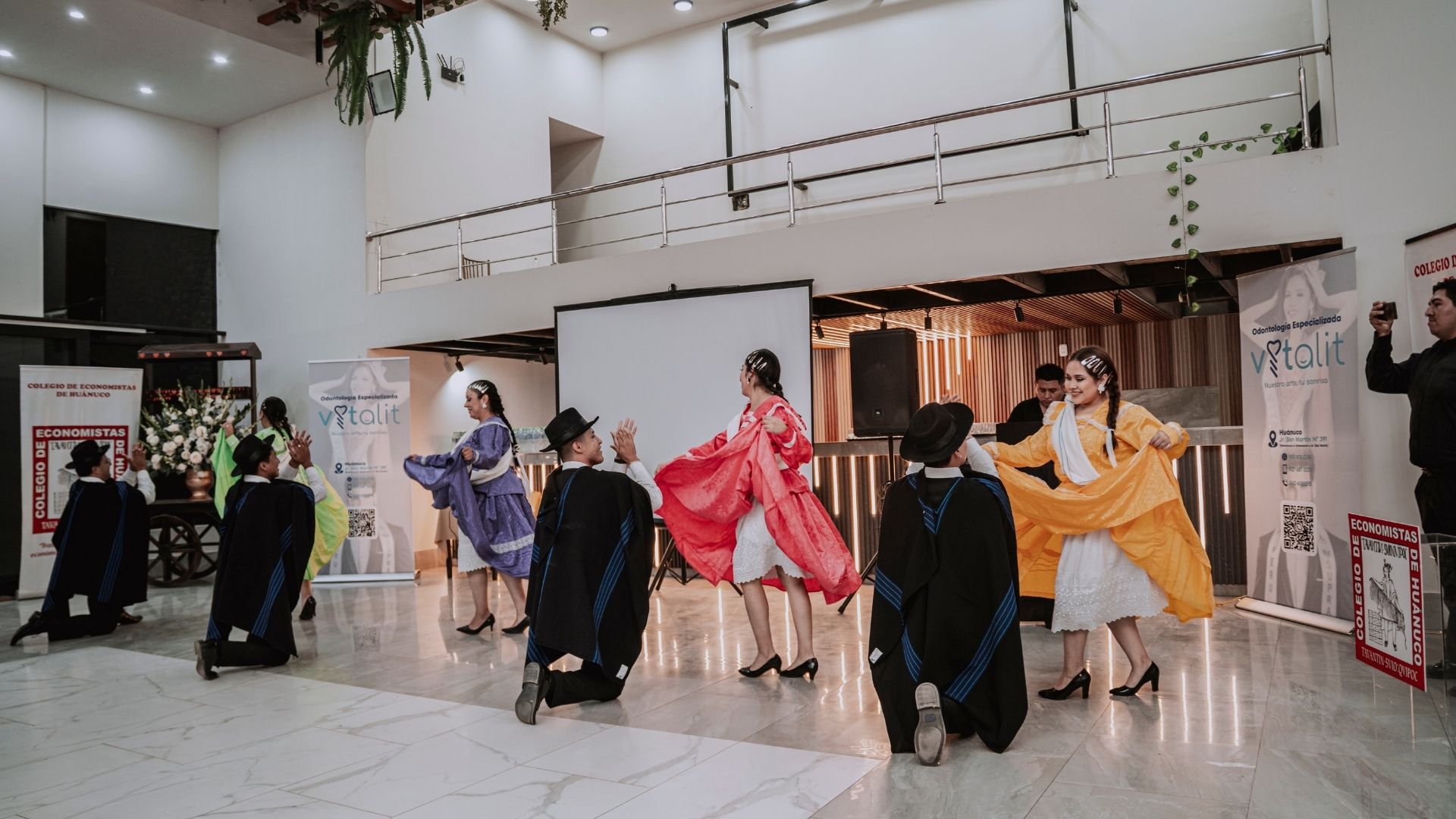 CEREMONIA DE COLEGIATURA: !11 ECONOMISTAS SE UNEN AL CEHCO