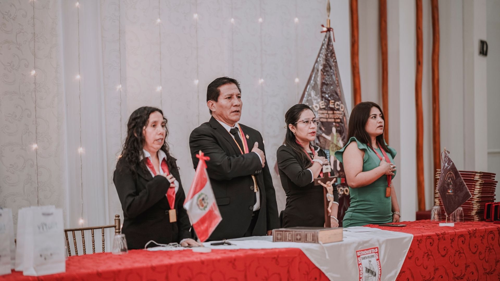 CEREMONIA DE COLEGIATURA: !11 ECONOMISTAS SE UNEN AL CEHCO