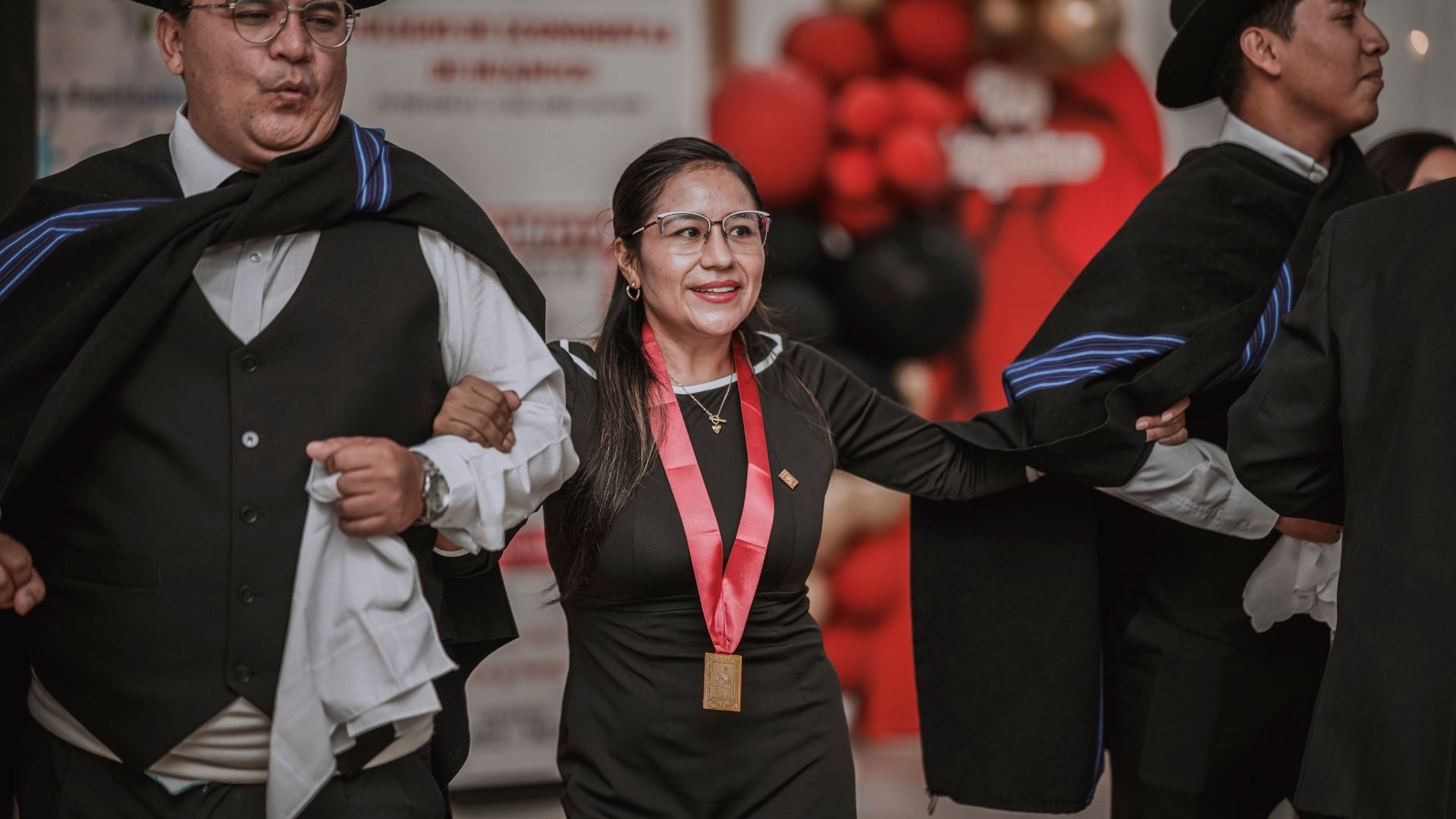 CEREMONIA DE COLEGIATURA: !11 ECONOMISTAS SE UNEN AL CEHCO