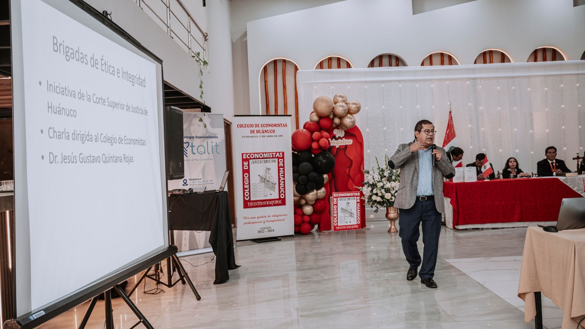 CEREMONIA DE COLEGIATURA: !11 ECONOMISTAS SE UNEN AL CEHCO