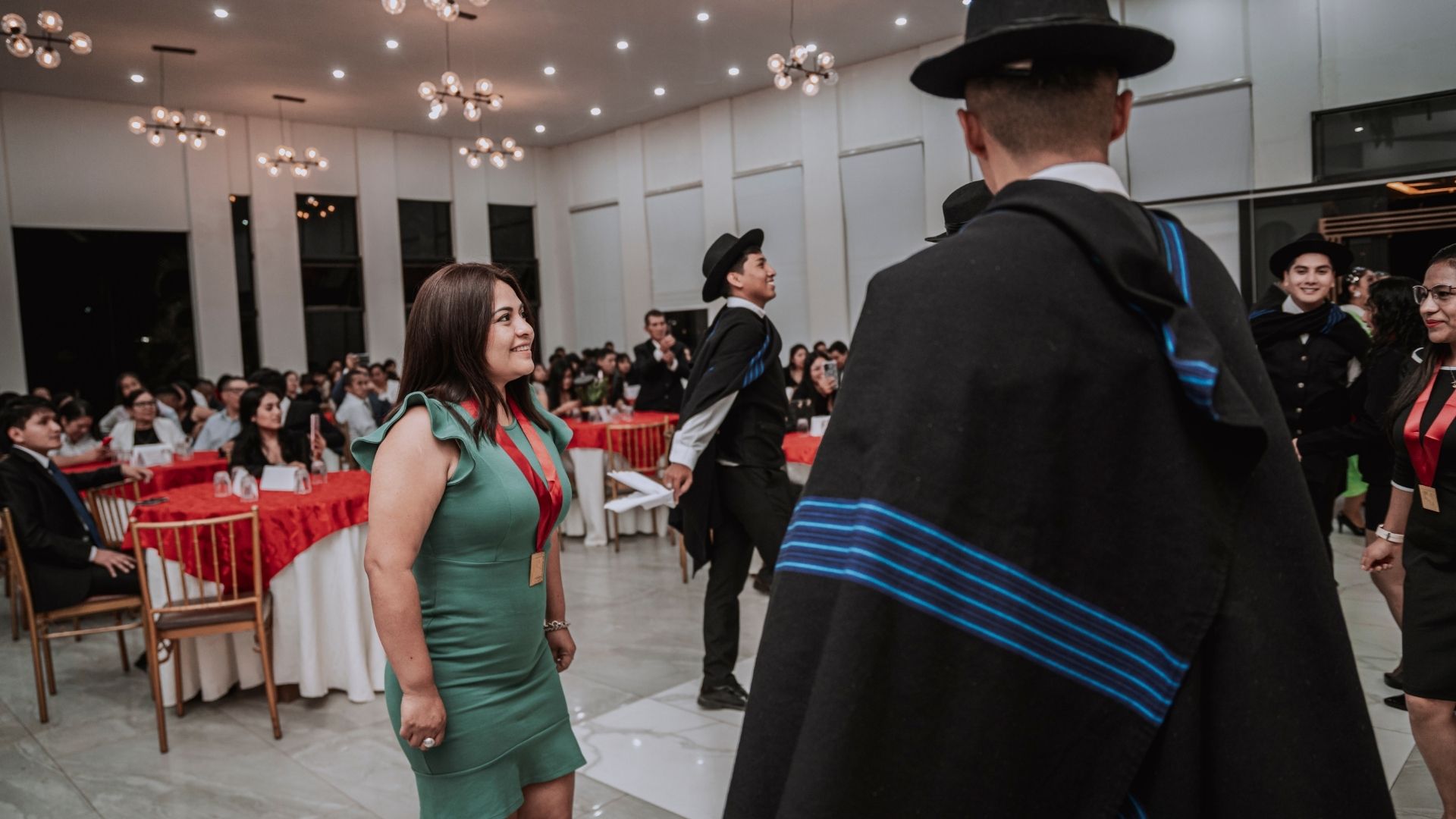 CEREMONIA DE COLEGIATURA: !11 ECONOMISTAS SE UNEN AL CEHCO