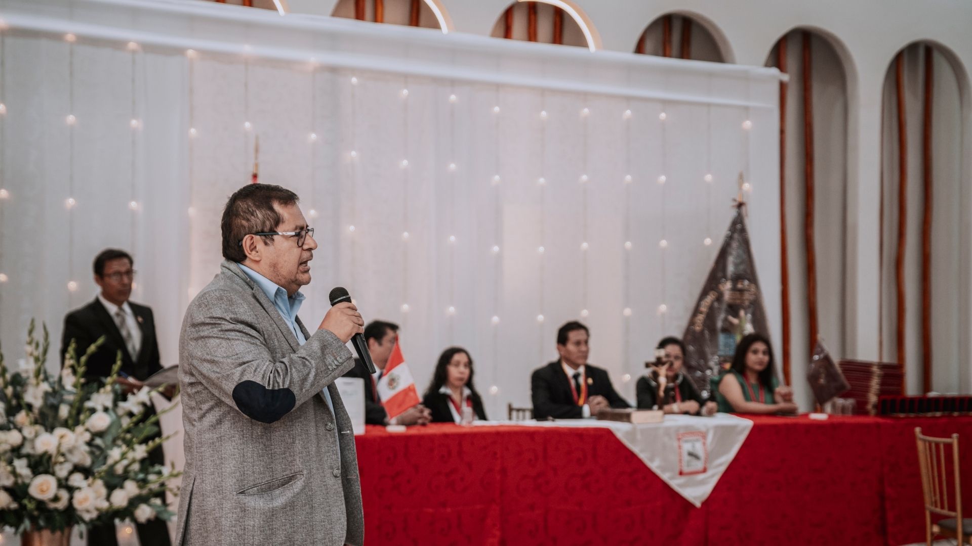 CEREMONIA DE COLEGIATURA: !11 ECONOMISTAS SE UNEN AL CEHCO