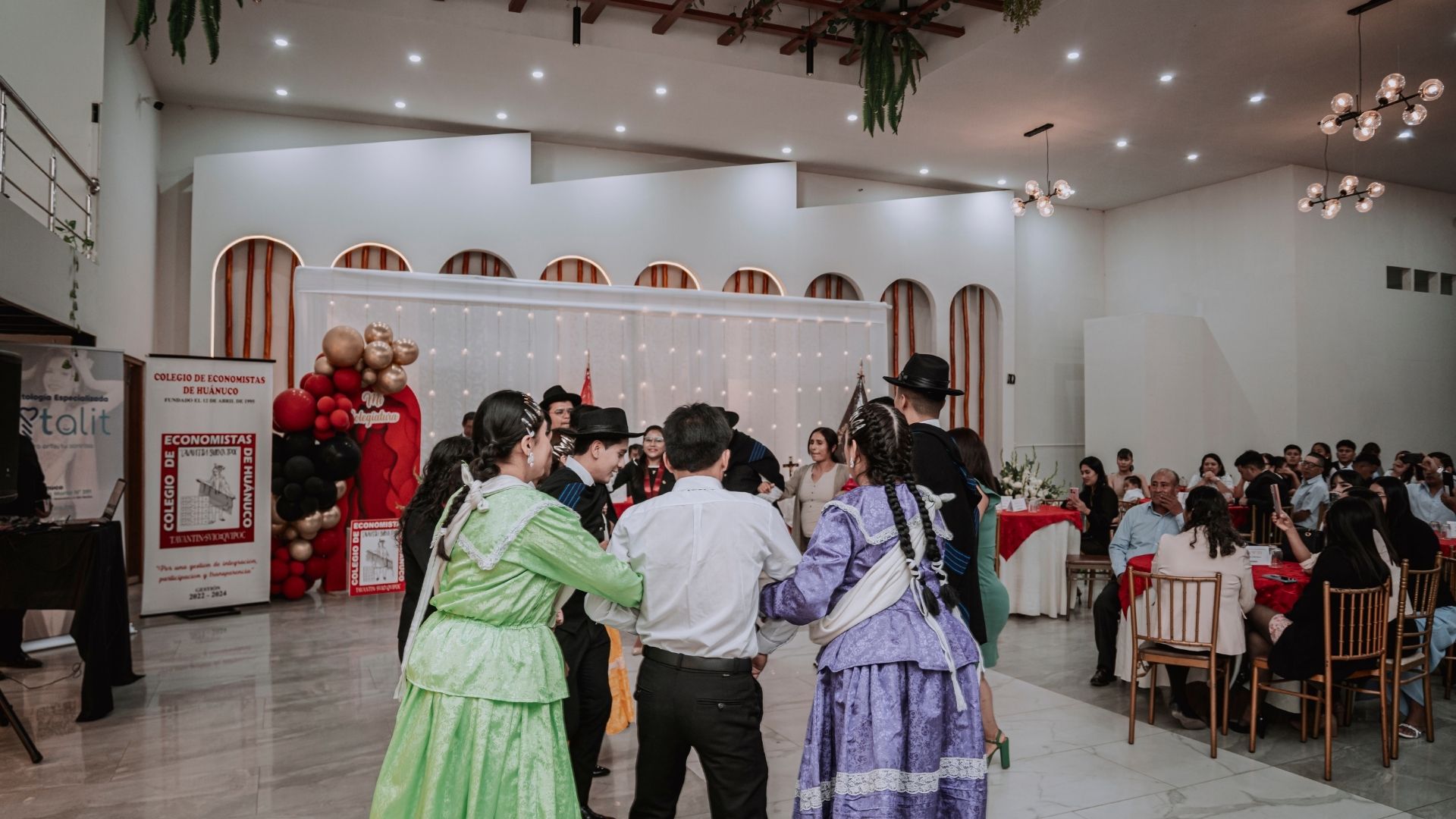 CEREMONIA DE COLEGIATURA: !11 ECONOMISTAS SE UNEN AL CEHCO