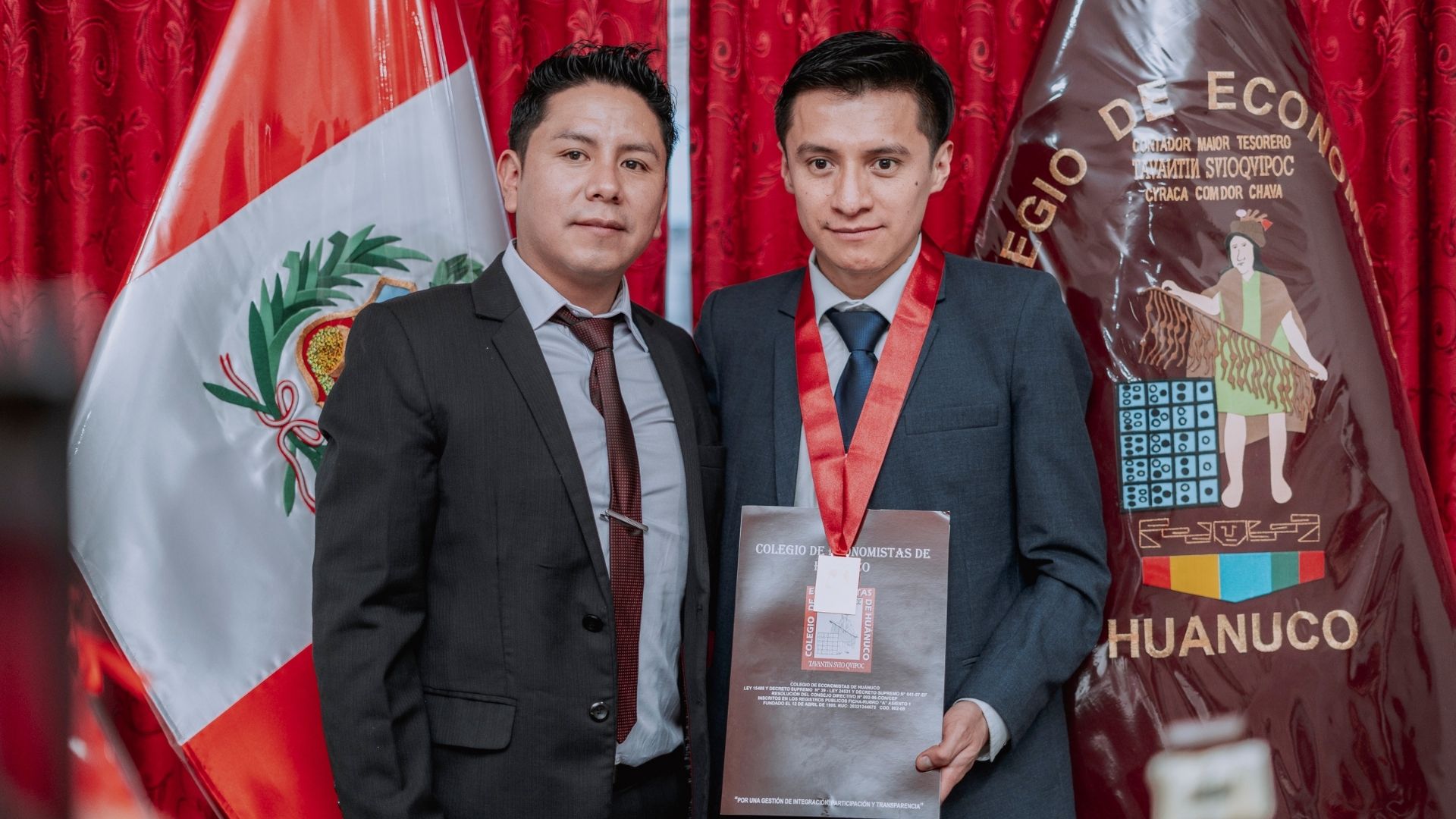 CEREMONIA DE COLEGIATURA: 26 ECONOMISTAS SE UNEN AL COLEGIO DE ECONOMISTAS DE HUANUCO