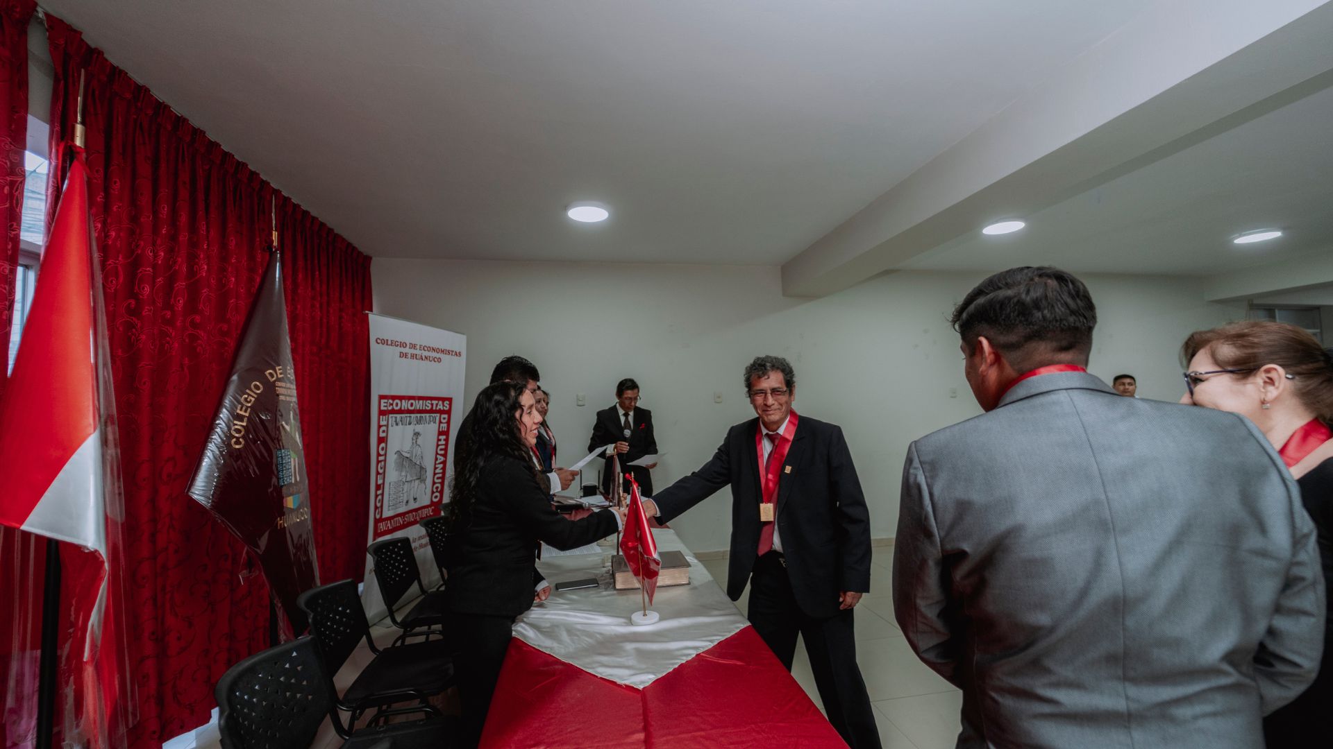 CEREMONIA DE COLEGIATURA: 26 ECONOMISTAS SE UNEN AL COLEGIO DE ECONOMISTAS DE HUANUCO