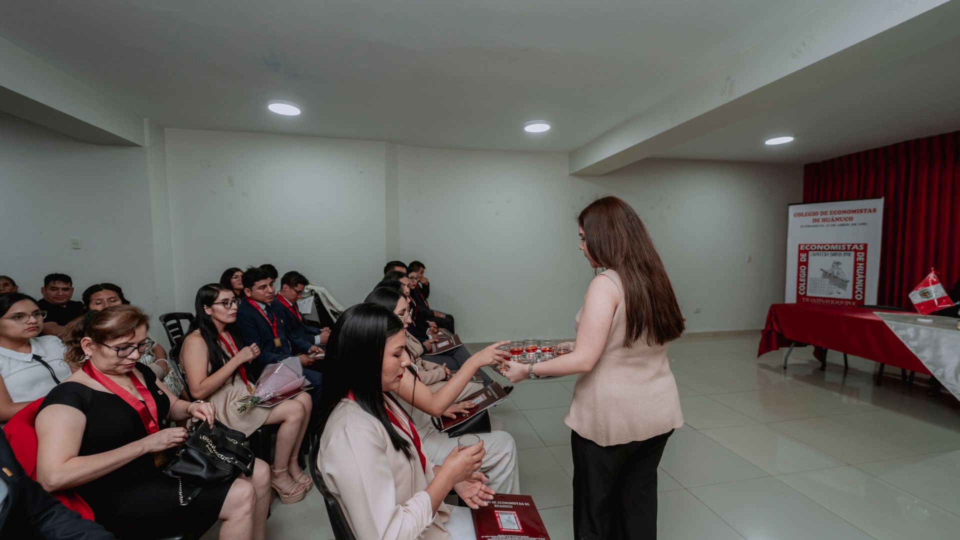 CEREMONIA DE COLEGIATURA: 26 ECONOMISTAS SE UNEN AL COLEGIO DE ECONOMISTAS DE HUANUCO