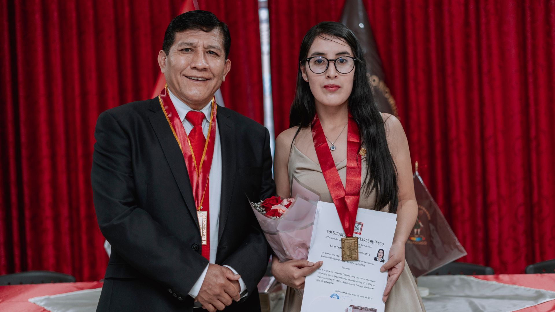 CEREMONIA DE COLEGIATURA: 26 ECONOMISTAS SE UNEN AL COLEGIO DE ECONOMISTAS DE HUANUCO