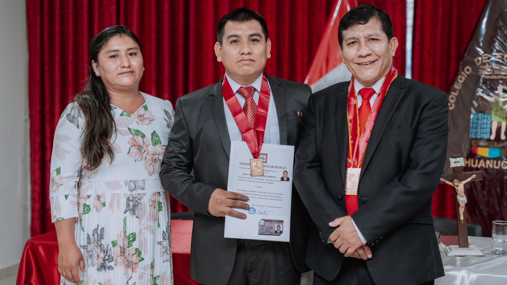 CEREMONIA DE COLEGIATURA: 26 ECONOMISTAS SE UNEN AL COLEGIO DE ECONOMISTAS DE HUANUCO