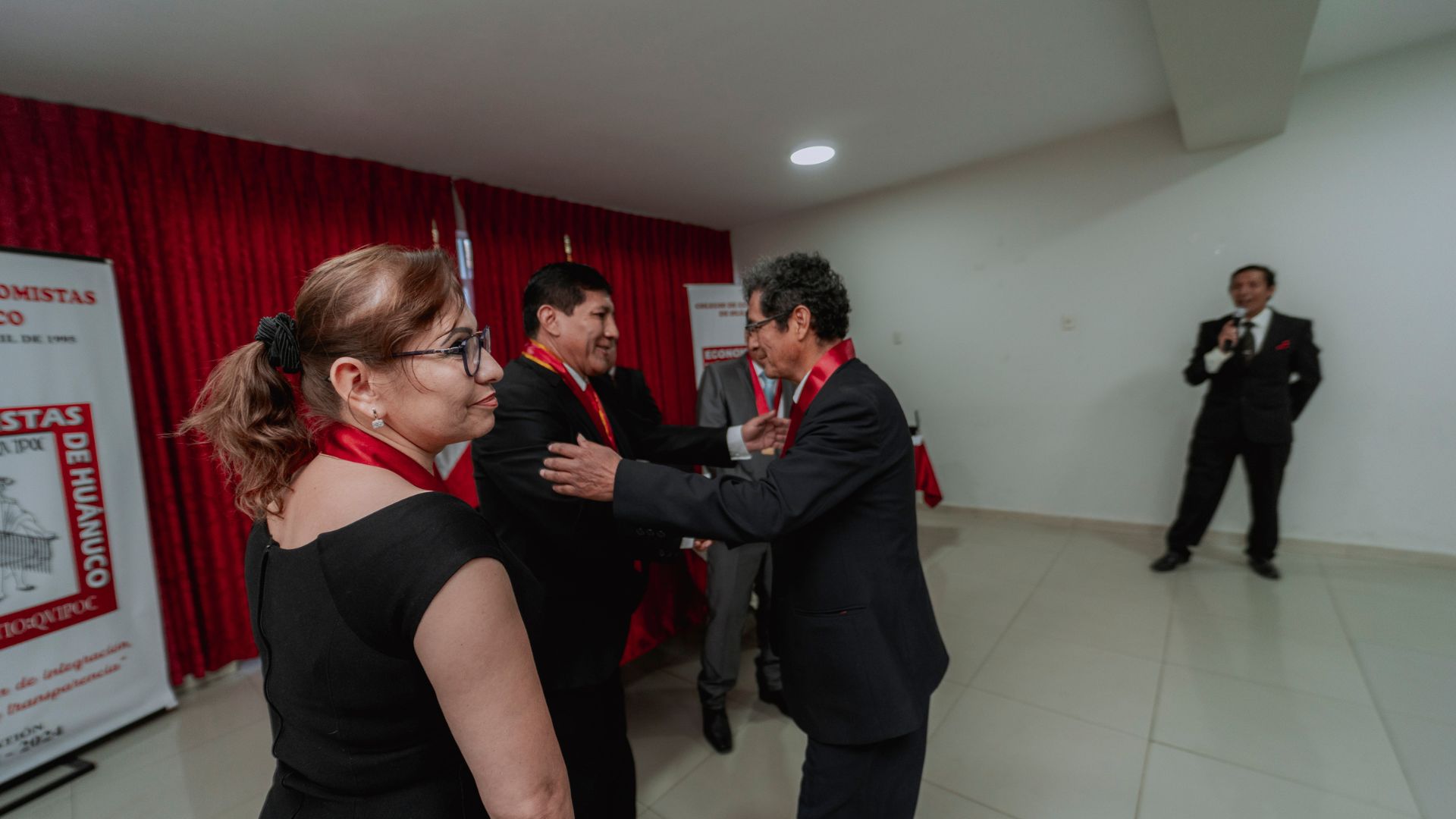 CEREMONIA DE COLEGIATURA: 26 ECONOMISTAS SE UNEN AL COLEGIO DE ECONOMISTAS DE HUANUCO
