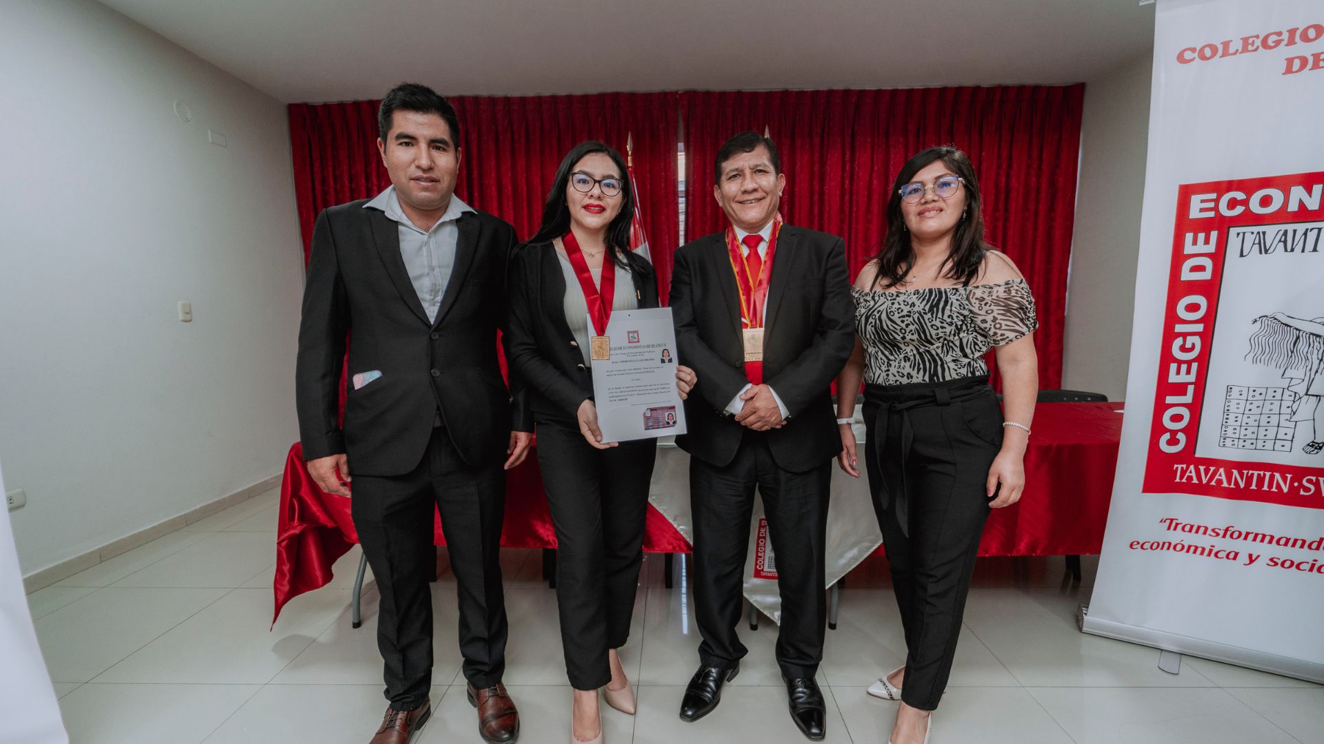 CEREMONIA DE COLEGIATURA: 26 ECONOMISTAS SE UNEN AL COLEGIO DE ECONOMISTAS DE HUANUCO
