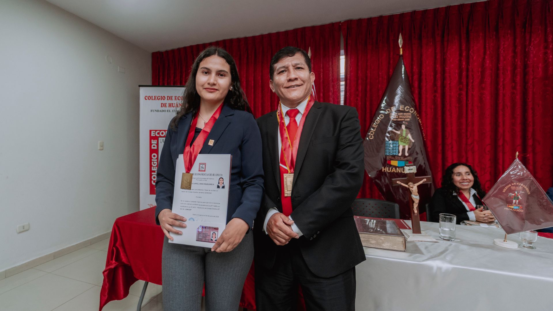 CEREMONIA DE COLEGIATURA: 26 ECONOMISTAS SE UNEN AL COLEGIO DE ECONOMISTAS DE HUANUCO