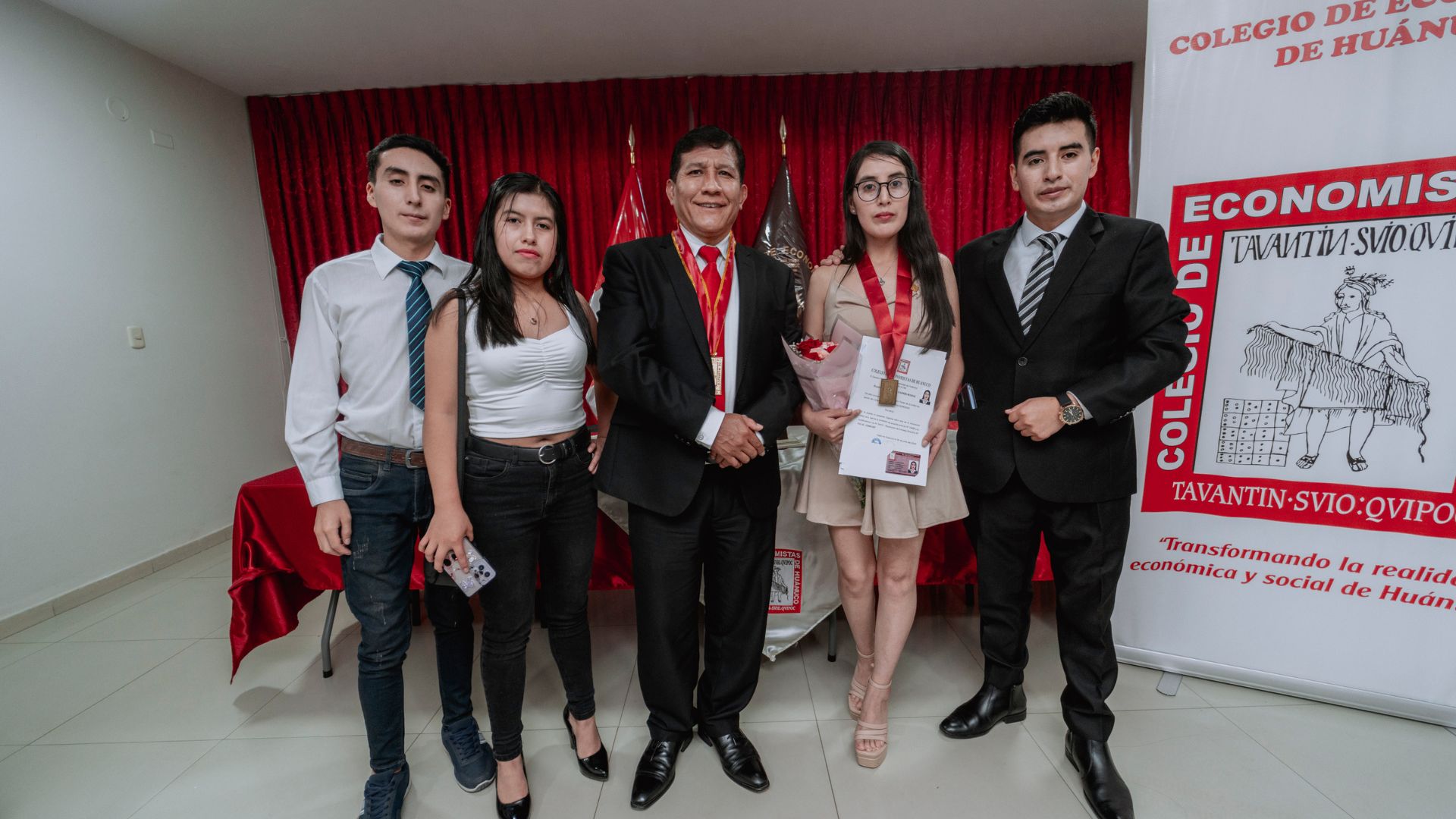 CEREMONIA DE COLEGIATURA: 26 ECONOMISTAS SE UNEN AL COLEGIO DE ECONOMISTAS DE HUANUCO